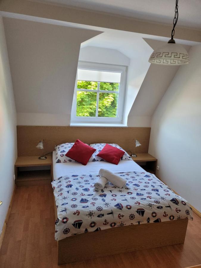 Dom Wczasowy Pod Zegarem Łeba Oda fotoğraf